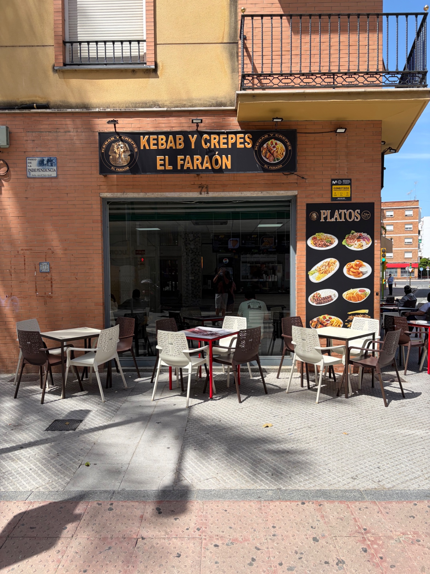Fachada del restaurante Kebab y Crepes El Faraón en Huelva
